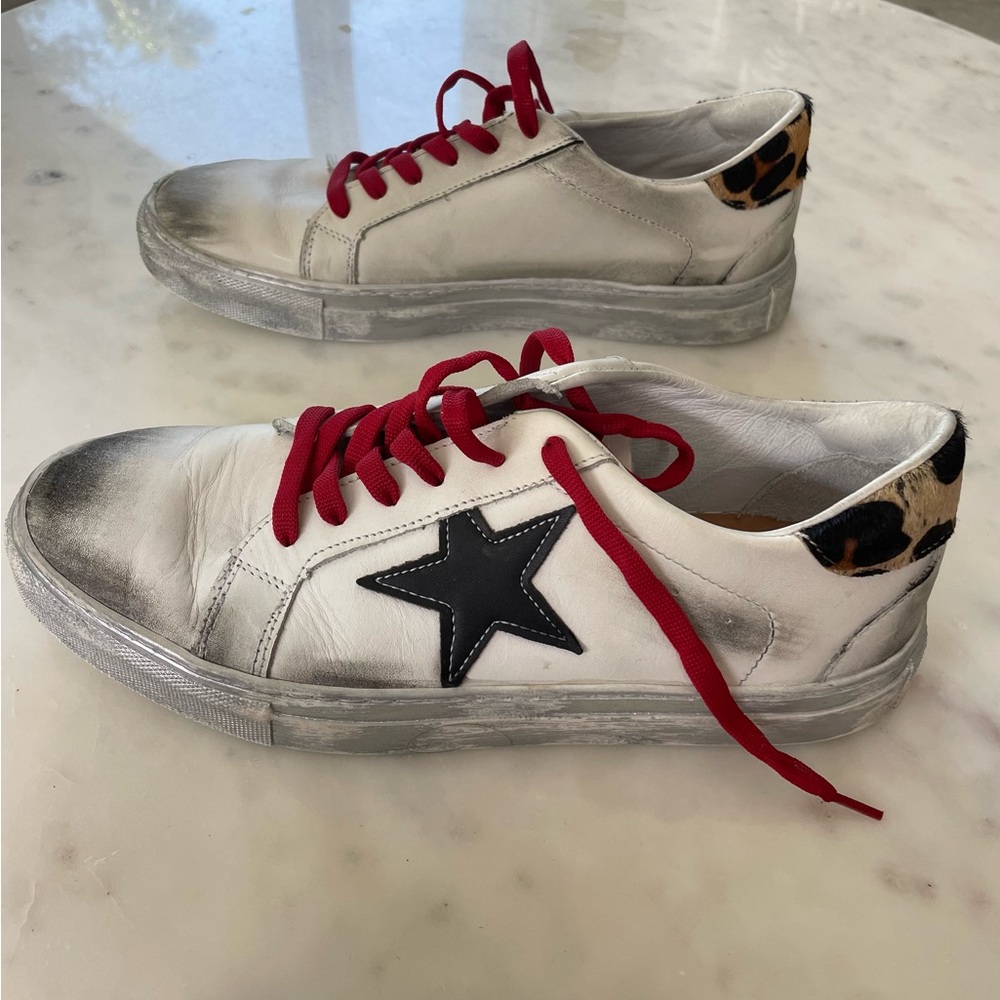 Dingo White Sneakers with Red Laces| size 8.5 M | EUC